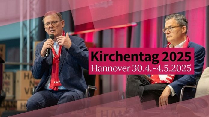 Auf dem Podium des evangelischen Kirchentags in Hannover saßen unter anderem der Linken-Politiker und Ukraineunterstützer Bodo Ramelow (l.) und der militanteste CDU-Kriegstreiber Roderich Kiesewetter.