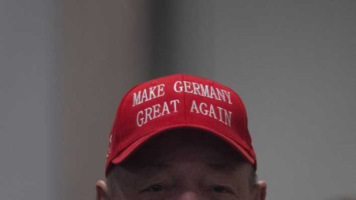 Trumps politische Botschaft schwappt immer mehr nach Deutschland rüber. Die AfD als einzige Anti-System-Partei profitiert davon.