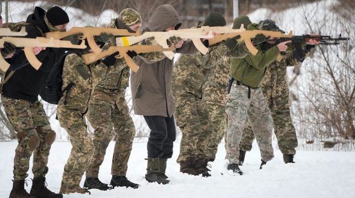 Analysten der Investmentbank JPMorgan Chase haben einen geopolitischen Bericht vorgelegt, in dem sie vier Szenarien abhandeln, wie der Ukrainekonflikt enden könnte.