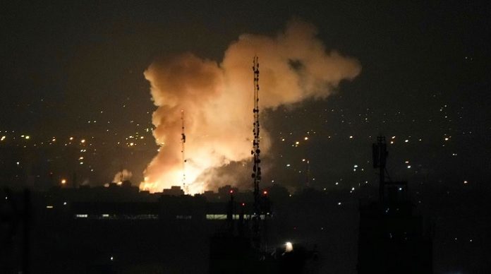 Israel hat in der Nacht Irans Atomanlagen angegriffen. Dabei wurde laut örtlichen Nachrichtenagenturen auch Terror-Chef Hossein Salami getötet.