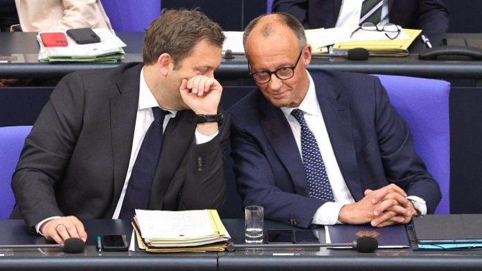 Wenn uns Leute wie Merz und Klingbeil beherrschen, dann würde klar, dass sie nicht zu dumm sind, zu erkennen, was sie anrichten. Es ist Absicht oder ihnen bestenfalls egal.