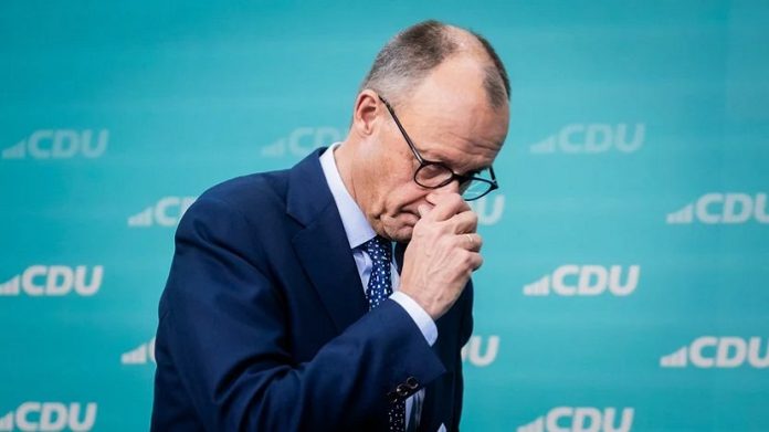 Die SPD hat viele Machtpositionen in der Koalition, deren größerer Partner samt „Drecksarbeit“-Merz hilf- und willenlos hinter der Brandmauer der linken Parteien herumtorkelt.