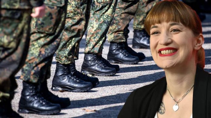 Reichinnek freut's: Für die Linkspartei ist die Wiedereinführung der Wehrpflicht ein hocherfreuliches Konjunkturprogramm für die Gewinnung jüngerer und jüngster Wähler zulasten der AfD.