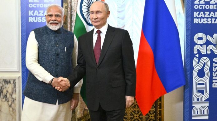 Will die guten Beziehungen zu Russland nicht aufgeben: Indiens Ministerpräsident Narendra Modi mit Vladimir Putin auf dem BRICS-Treffen 2024 im russischen Kasan.