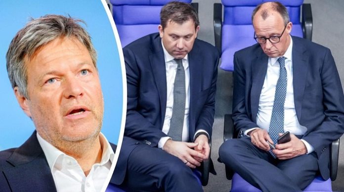 Robert Habeck verabschiedet sich mit Pöbeleien aus dem Bundestag, Lars Klingbeil darf weiter den Machtmenschen spielen, der als Finanzminister über das Geld des verachteten Volkes verfügen kann.