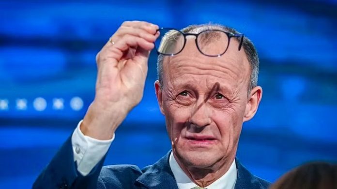Wenn Profiteure und Funktionäre der neuen internationalen Feudalklasse wie Friedrich Merz auf „Reformen“ drängen, gehen die Klügeren im Volk sofort und mit guten Gründen in Abwehrstellung.
