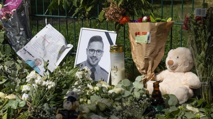 Niemand dürfte nachvollziehen, wenn Menschen die deutsche Staatsbürgerschaft wegen einer brisanten Meinungsverschiedenheit verlustig gehen könnte, bei einem Polizistenmord wie jetzt im Saarland geschehen jedoch nicht.