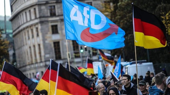 Immer mehr Leute machen sich ernste Sorgen um ihr Land, springen über ihren Schatten, prüfen selbst und wenden sich trotz jahrelanger Propaganda durch den herrschenden Apparat der Alternative für Deutschland zu.