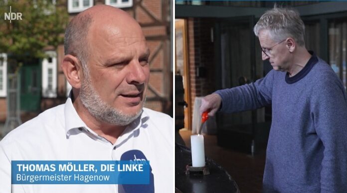 Hagenows Bürgermeister Thomas Möller (Die Linke) und Pastor Thomas Robatzek (r.) sind beunruhigt, dass die AfD laut neuesten Umfragen in Mecklenburg-Vorpommern bei 38 Prozent liegt.