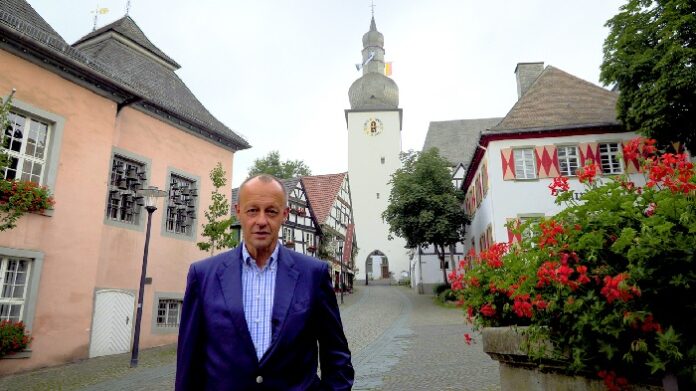 Es brodelt etwas in Friedrich Merz; er wünscht sich das Verschwinden viele der störenden Gesichter aus dem deutschen „Stadtbild“, das am besten überall dem aus seinem Kleinstadtparadies Brilon (Foto) gleichen sollte.
