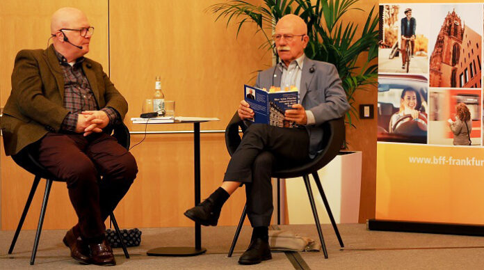 PI-NEWS-Autor Wolfgang Hübner stellte am Freitag seine politische Autobiographie „Nur tote Fische schwimmen mit dem Strom“ im Stadthaus Frankfurt vor. Moderiert wurde die Veranstaltung von Kontrafunk-Reporter Achim Winter  (