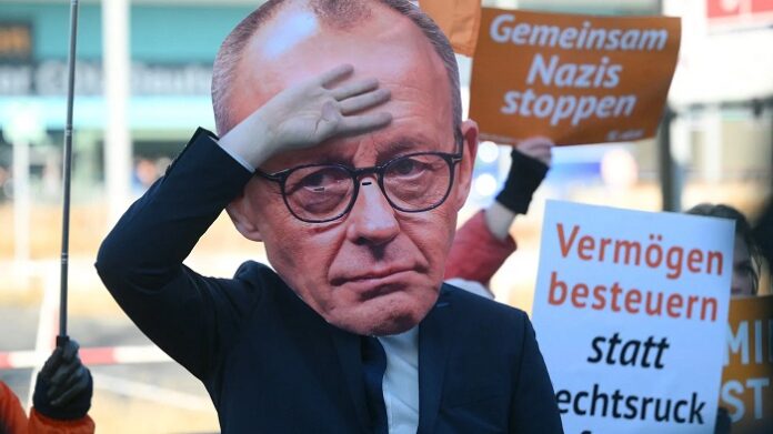 Die Bundesregierung taumelt: SPD-Vizekanzler Klingbeil hält Merz für einen Rassisten. Warum nicht gleich Nazi?