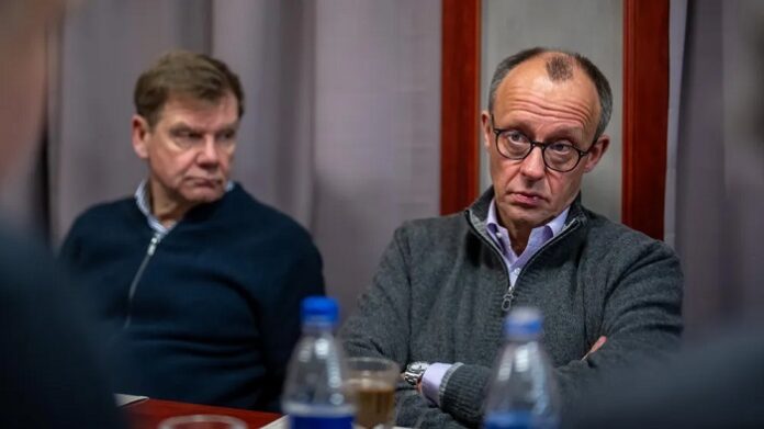 Pleiten, Pech und Pannen: Kanzler Fritz und Außenminister Johann müssen sich jetzt in Berlin gegenseitig in ihrem Leid trösten.