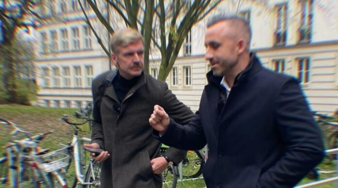 Politico-Redakteur Gordon Repinski (l.) im Politico-Interview mit dem AfD-Spitzenkandidaten von Sachsen-Anhalt, Ulrich Siegmund.
