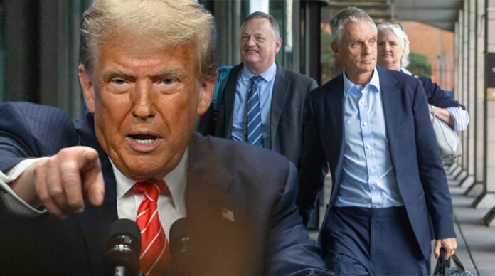 Nach Manipulationsvorwürfen im Zusammenhang mit einer Rede von US-Präsident Donald Trump ist der Generaldirektor der britischen Rundfunkanstalt BBC, Tim Davie (r.), zurückgetreten.