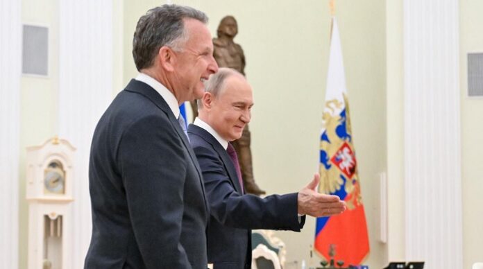 Mann der Stunde: Der US-Sonderbeauftragte Steve Witkoff (hier bei einem früheren Treffen mit Wladimir Putin) ist derzeit bemüht, Friedensverhandlungen im Ukraine-Krieg auszuloten.