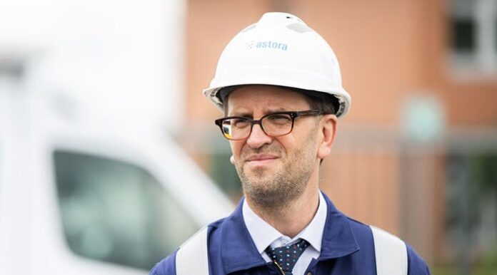 „Mit den erneuerbaren Energien wächst das Stromangebot, das senkt die Erzeugungspreise“, sagte der Präsident der Bundesnetzagentur und frühere Grünen-Politiker, Klaus Müller, der „Rheinischen Post“.