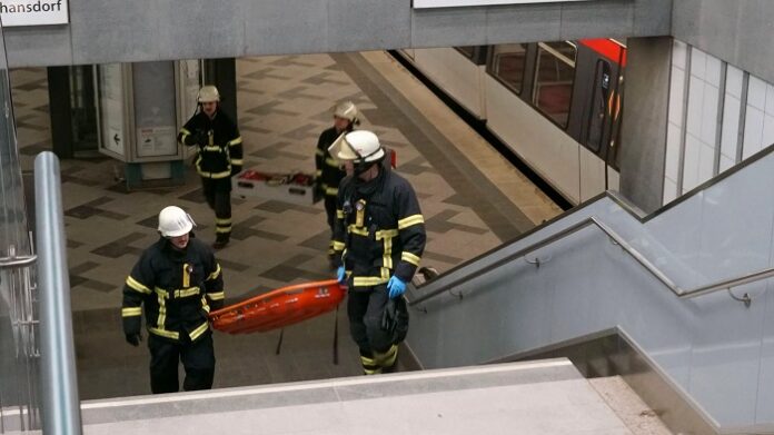 Gehen Sie weiter, hier gibts nichts zu sehen: Auch diese Tat eines Sudanesen am Bahnsteig der U-Bahn-Station Wandsbek-Markt wird keine längst überfällige Debatte über Migrantengewalt auslösen.
