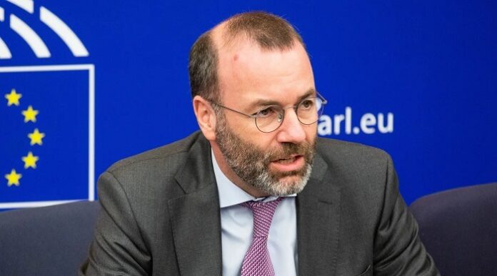 Der Vorsitzende der EVP-Fraktion im Europäischen Parlament, Manfred Weber, dringt auf eine schnelle Umsetzung des Mercosur-Abkommens, obwohl das EU-Parlament das Freihandelsabkommen noch nicht ratifiziert hat.