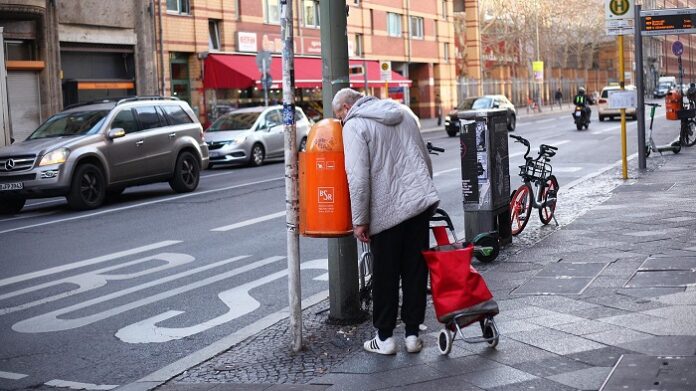 Laut des Instituts der deutschen Wirtschaft konzentriert sich die statistische Armut in den großen Städten Deuutschlands.