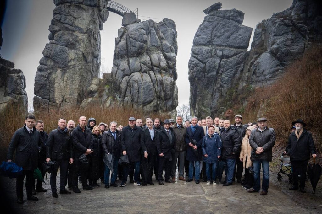 Von den Externsteinen aus nach Dortmund und Düsseldorf tourte Björn Höcke am vergangenen Wochenende durch NRW. Dabei warb er für einen grundsätzlichen Kurs der Partei.