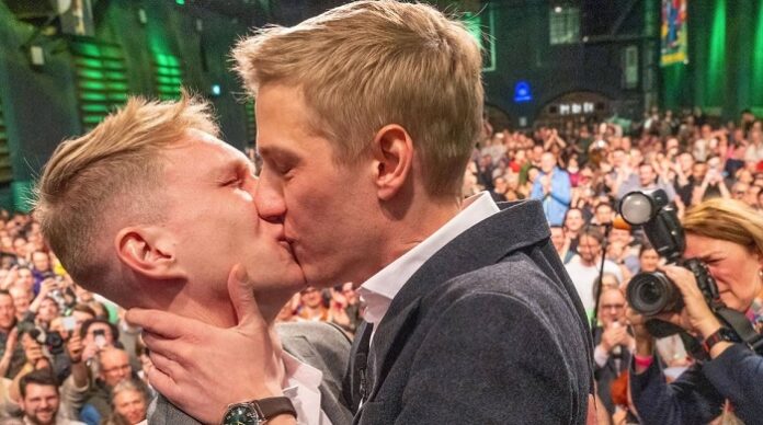 Jetzt gehts aufwärts in München: Die bayerische Hauptstadt hat jetzt mit dem Grünen Dominik Krause (r.) ihren ersten 