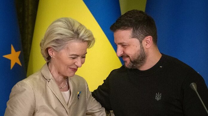 Genau wie die US-Demokraten die Ukraine als Geldwäscheinstrument nutzten, um eigene Kampagnen zu finanzieren, instrumentalisieren Brüsseler Eliten dieselbe korrupte Ukraine, um in EU-Mitgliedstaaten Wahlen zu beeinflussen.