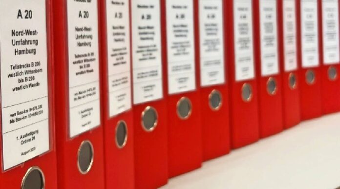 Wer heute durch die Bundesrepublik blickt, sieht sich zunehmend einem undurchdringlichen Dickicht aus Vorschriften, Verboten und bürokratischen Hürden gegenüber.