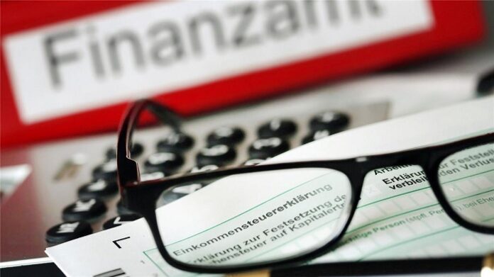 Das deutsche Steuersystem ist zu kompliziert, ungerecht, leistungsfeindlich und mittelstandsdiskriminierend.