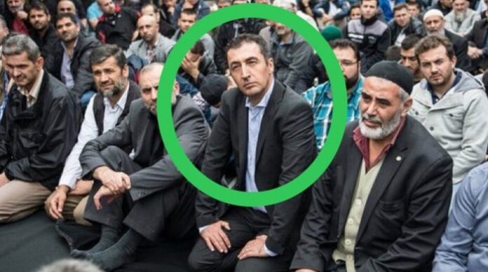 Cem Özdemir wurde am Sonntag zum ersten muslimischen Ministerpräsidenten in Deutschland gewählt. In einem Interview mit der Stuttgarter Zeitung forderte er 2016: „Wir brauchen den einheimischen Islam“.