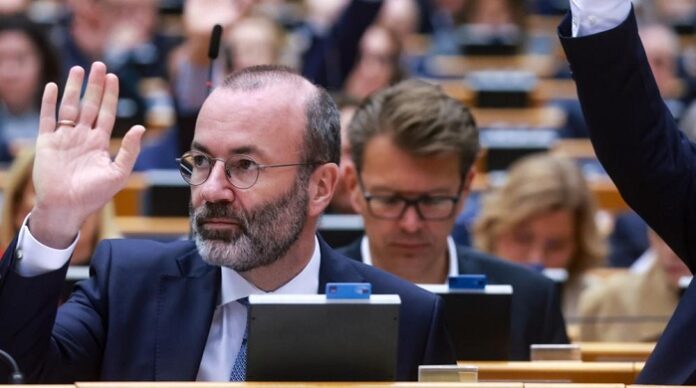 Der gemeinsame Beschluss von AfD und CDU/CSU im EU-Parlament für eine saubere Remigrationsverordnung bringt das System in Wallung. EVP-Chef Manfred Weber hält dem vor der finalen Abstimmung bislang stand.