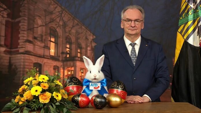Reiner Haseloff (CDU), ehemaliger Ministerpräsident der AfD-Hochburg im wehrhaften Mitteldeutschland, scheint vom österlichen Segen gestreift und offenbart uns die Erleuchtung seiner Altersweisheit.