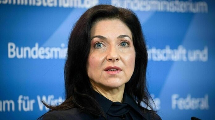 Vertrauen sieht anders aus: Das Bundeswirtschaftsministerium von Katherina Reiche beabsichtigt, sich bei zentralen strategischen Themen extern beraten zu lassen.