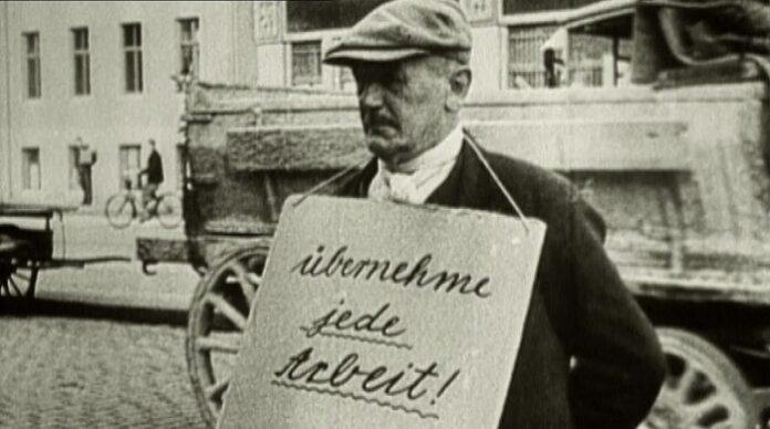 Die Crash-Theorie zeigt, dass echte Reformen falscher Entwicklungen selten durch politische Vorsorge und Vernunft, sondern regelmäßig durch markterzwungene Crashs erzwungen worden sind (Foto: Wirtschaftskrise von 1929 in Deutschland).