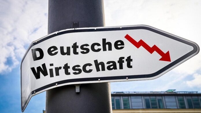 Die deutschen Wirtschaftsforschungsinstitute stellen für das laufende Jahr und für die Folgejahre ein Wirtschaftswachstum im Promille-Bereich in Aussicht.