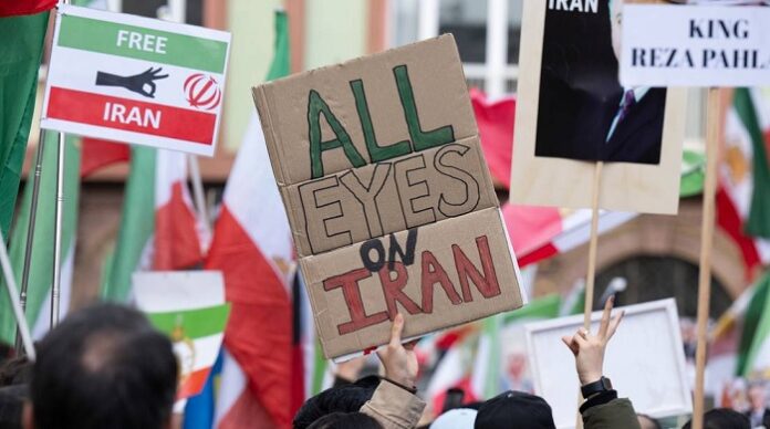 Eine Trendumkehr im Iran setzt voraus, dass die dauerhafte Stärkung der demokratischen Idee als überfälliges Projekt erkannt und umgesetzt wird.