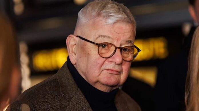 Alter macht nicht automatisch weise: Ex-Polizistenschläger Joschka Fischer (78) warnt die CDU vor einer Koalition mit der AfD. Die AfD in Regierungsverantwortung wäre „ein schwerer Schlag für die deutsche Demokratie“, sagte Fischer.