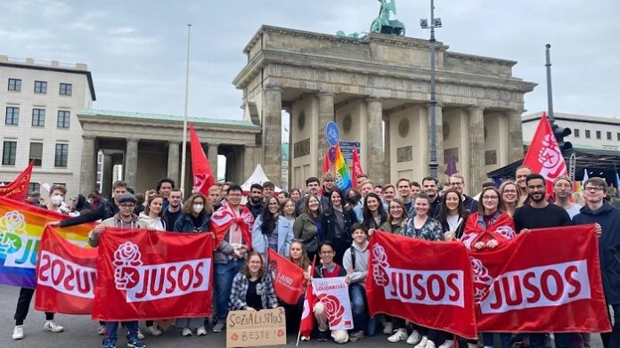 „Die Ehe vertieft patriarchische Machtstrukturen und hindert Freiheit und Selbstbestimmung ebenfalls durch ihren Anspruch auf dauerhaftes Halten
