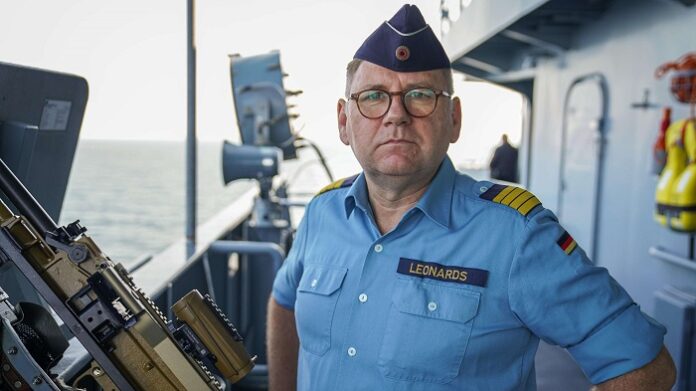 Möchte den Russen jetzt endgültig den Garaus machen: Kapitän zur See Kurt Leonards, Kommandeur des Landeskommandos Hamburg der Bundeswehr. Diesmal aber wirklich...