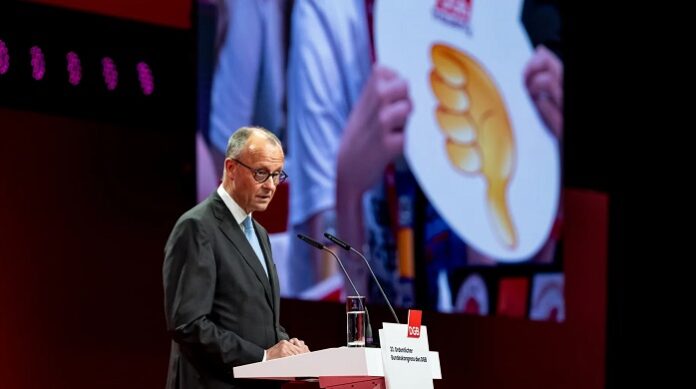 Mitleid mit dem auf dem DGB-Kongress in Berlin heftig ausgebuhten Bundeskanzler? Mitnichten.