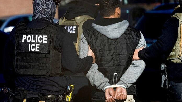 Während Deutschland weiterhin an der offenen Grenze festhält und die Bevölkerung mit dem Märchen der „Fachkräfteeinwanderung“ ruhigstellt, zeigt Trump wie Remigration geht.