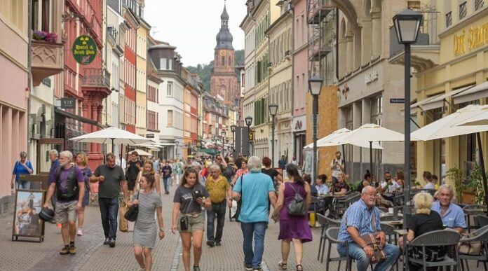 Reformen sind nötig, aber bitter. Wenn unsere Generation keine Reformen mehr schafft, werden die Marktkräfte und der internationale Überlebenskampf noch bitterere Lösungen bringen.