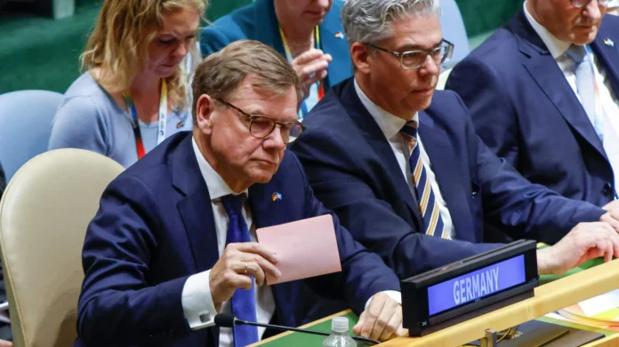 Der verhinderte Weltpolitiker Johann Wadepuhl weiß um den wahren Grund der deutschen Pleite bei den Vereinten Nationen: Es war die Missgunst “unseres ewigen Feindes“ Russland.