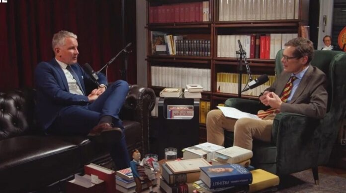 Weltwoche-Chef Roger Köppel (r.) gab dem thüringischen AfD-Fraktionsvorsitzenden Björn Höcke Raum und Zeit, den Deutschen, der Politik und seiner Partei die Gelegenheit zu bieten, sich mit objektiven Tatsachen unvoreingenommen auseinanderzusetzen.
