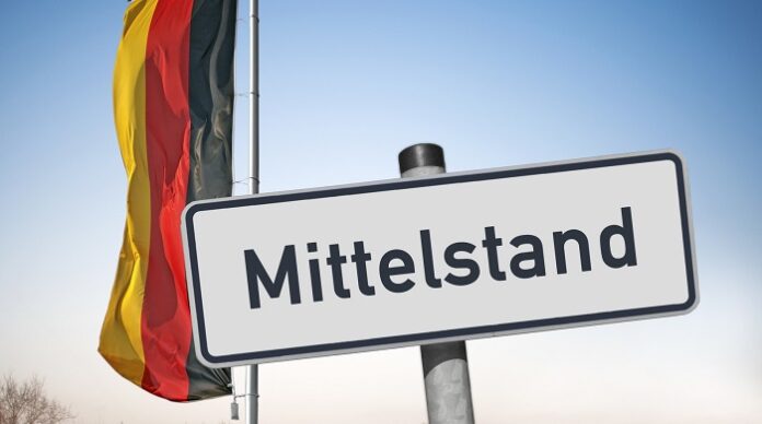 Schon vor seiner Machtübernahme hat Merz seine Glaubwürdigkeit verloren, indem er Deutschland das größte Schuldenpaket – über eine Billion Euro – mit Tricks und einer Grundgesetzänderung auferlegte.
