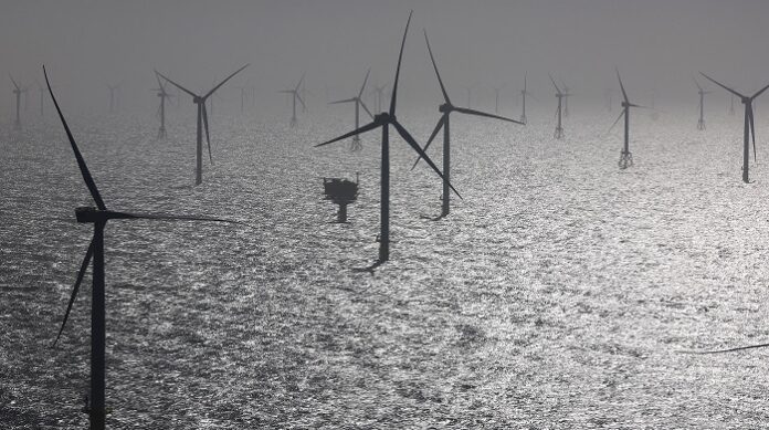 TotalEnergies möchte ersteigerte Windpark-Flächen in der deutschen Nord- und Ostsee wieder loswerden.