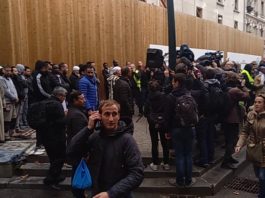 Die Marseillaise singenden Demonstranten treffen auf die Allahu akbar-Schreihälse.