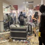 Plünderung eines REWE-Supermarktes in Hamburg anlässlich der G20-"Proteste" am 7.7.2017.