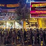 Polizeiaufmarsch vor dem linken Gewaltzentrum "Rote Flora" in Hamburg beim G20